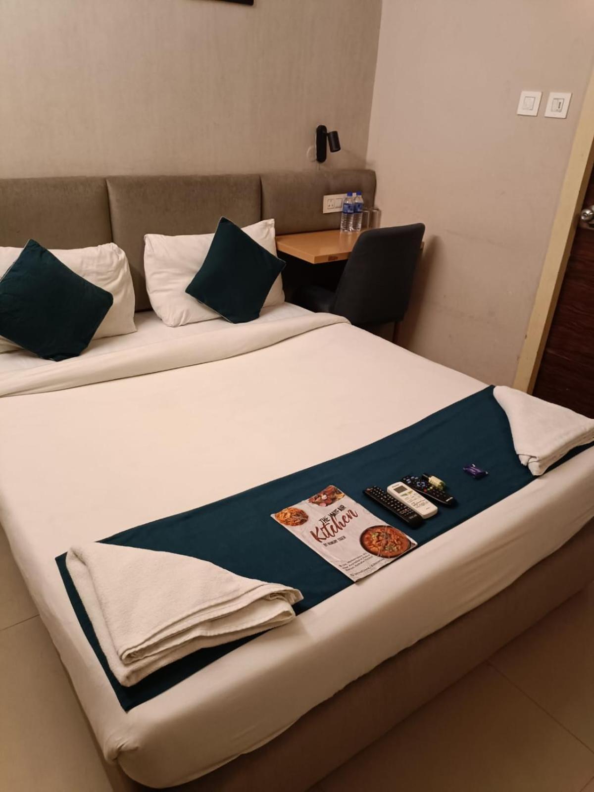 Hotel Mayfair Tower Kalkuta Zewnętrze zdjęcie